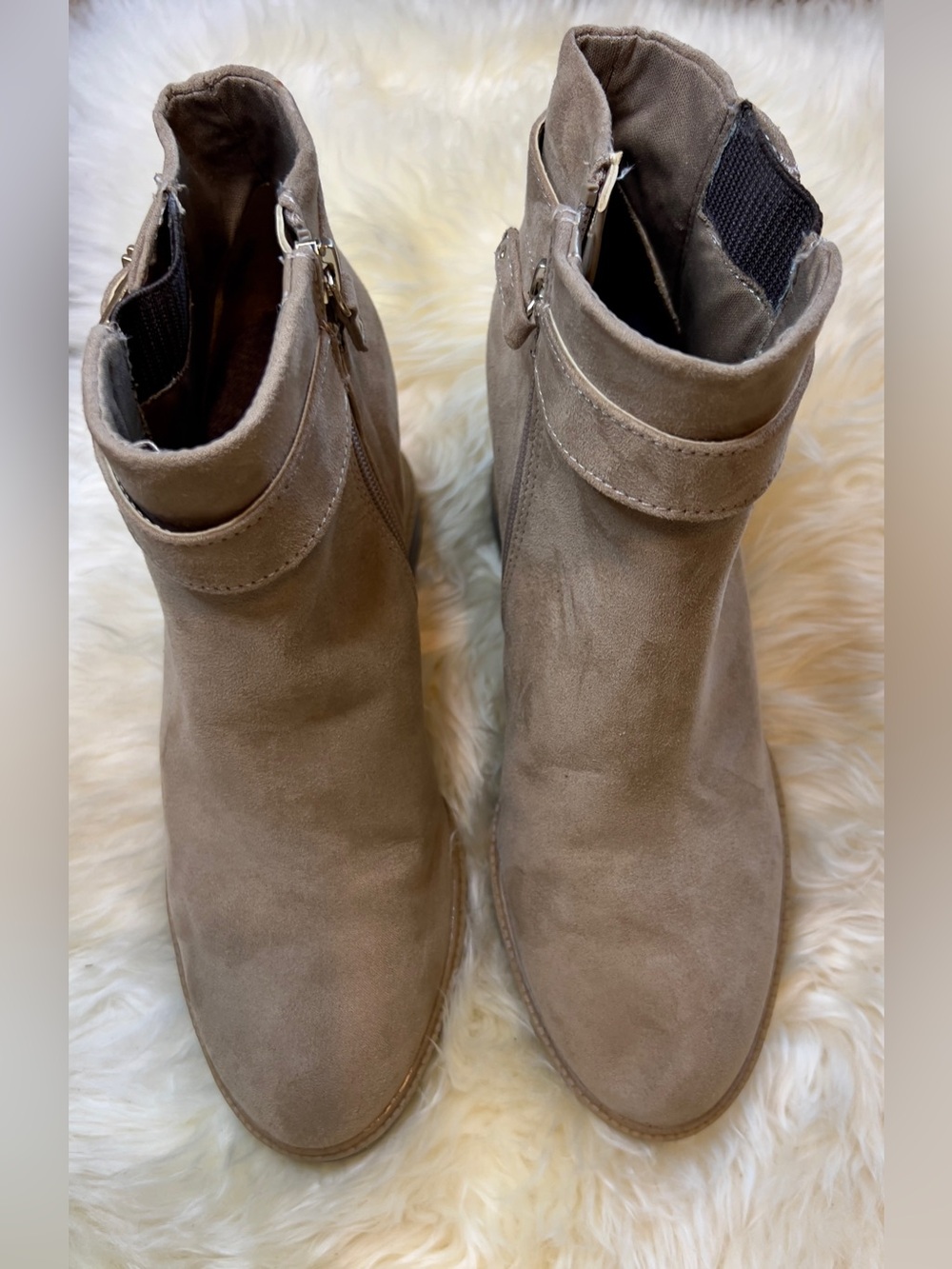 Dr. Scholl's Taupe Suede Ankle Booties with Side Zip. Size 8.5